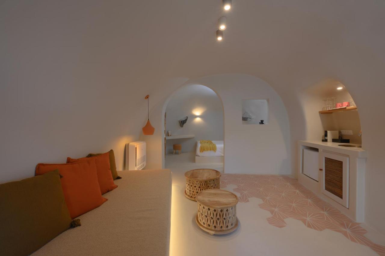 Elements Cave Suites Megalochori  Exterior foto